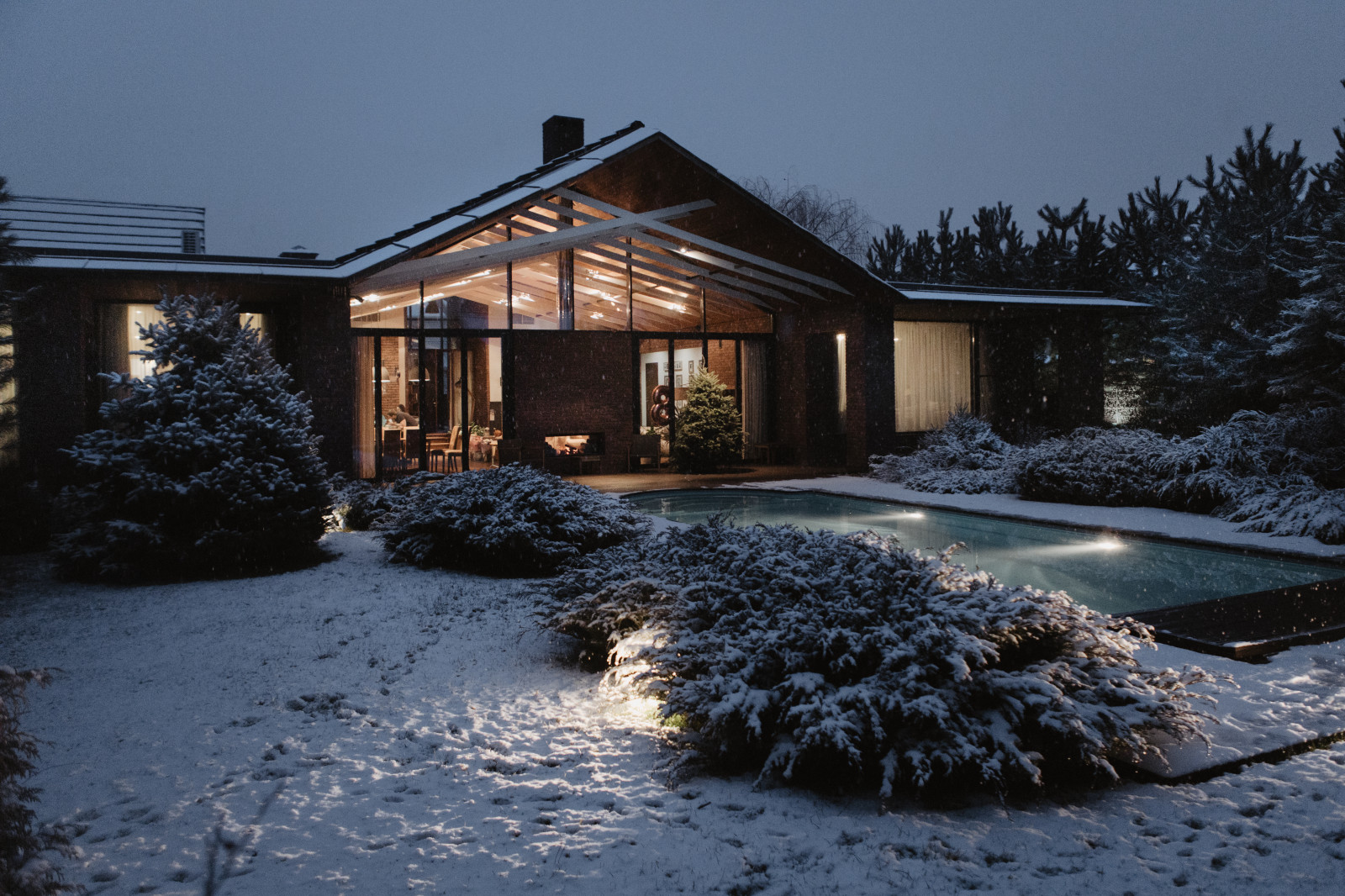 Дом с бассейном