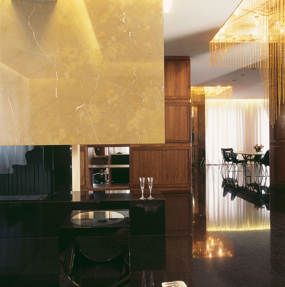 Обложка альбома: общественные интерьеры