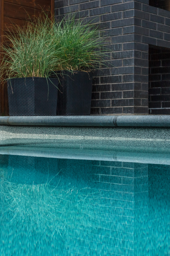 Бассейн возле дома в Краснодаре