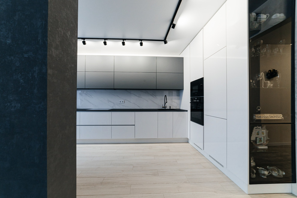 Угловая кухня с фасадами Fenix