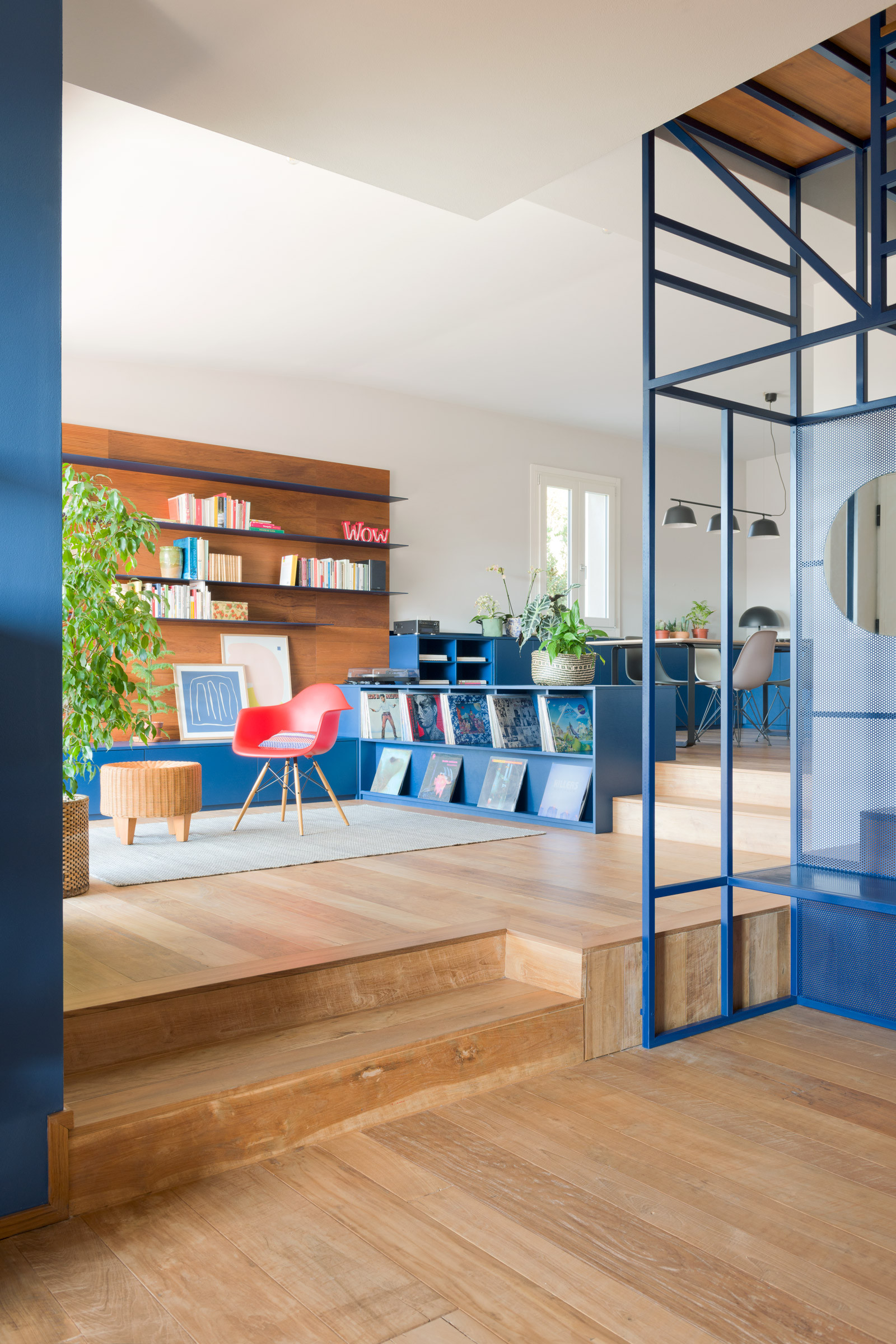 В закладки: 3 проекта со встроенными шкафами «во всю стену»