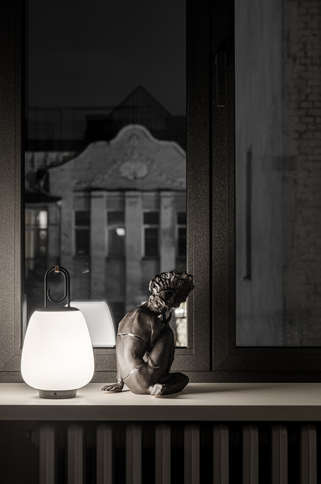 Houzz Украина: Черно-белый интерьер с арочными окнами