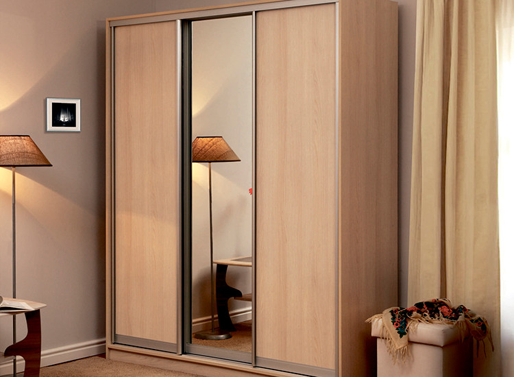 Современный дизайн шкафов-купе с фасадами ЛДСП