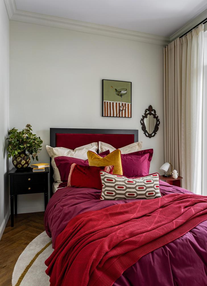 Отделка квартиры в стиле mid-сentury modern с декоративной матовой штукатуркой