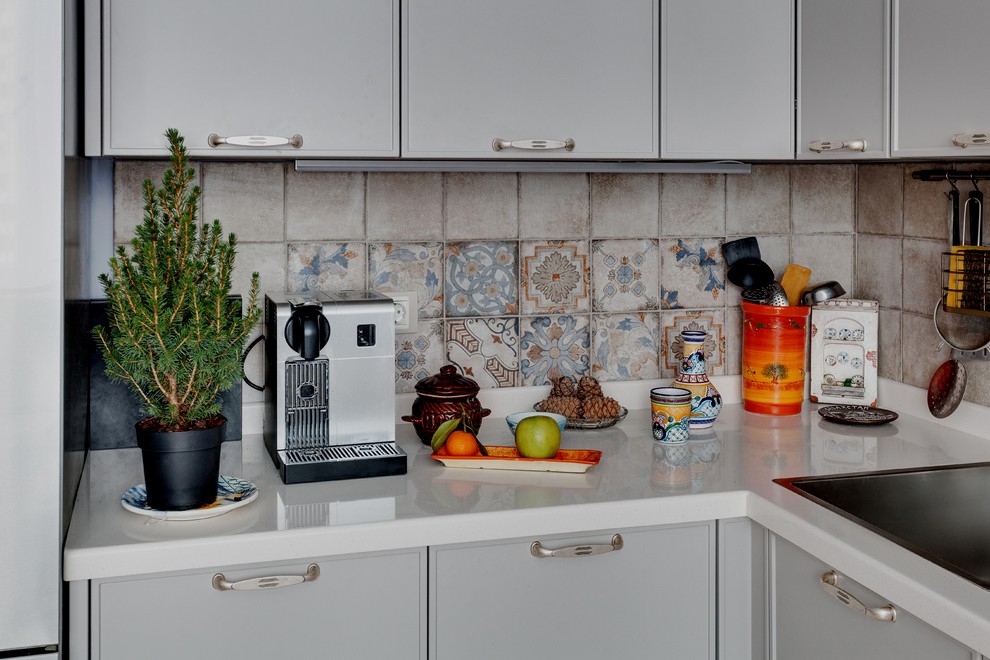 Кухня с лавандовыми стенами