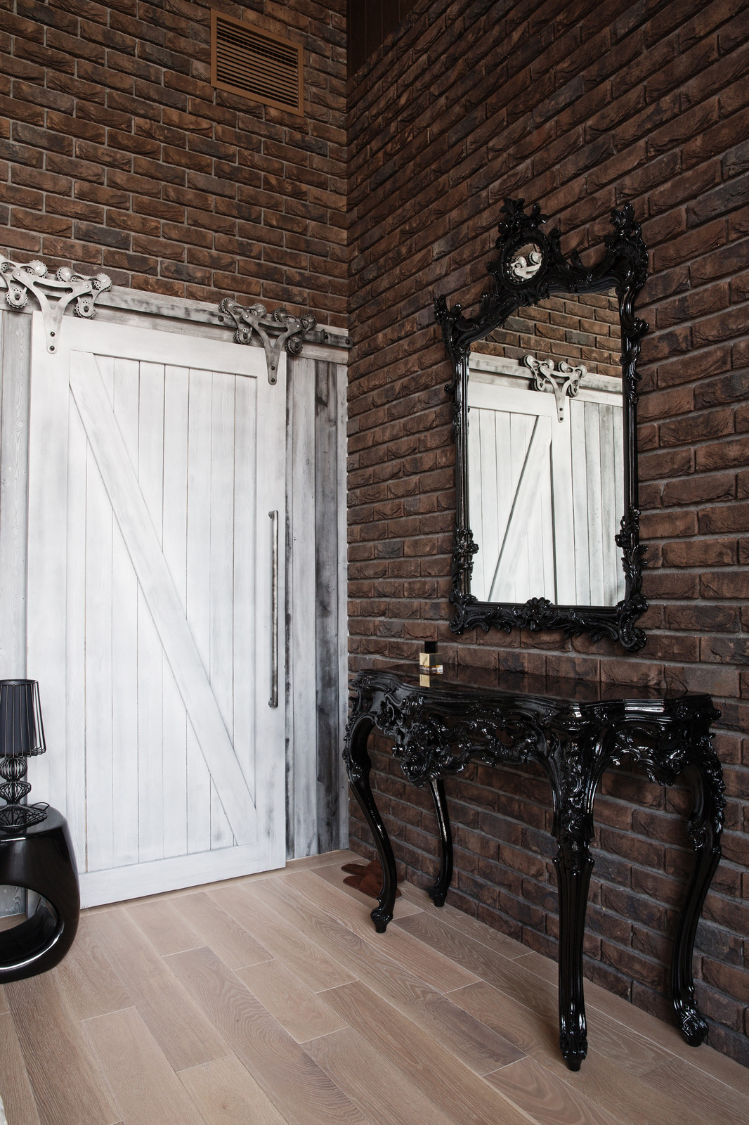 Туалетный столик с зеркалом