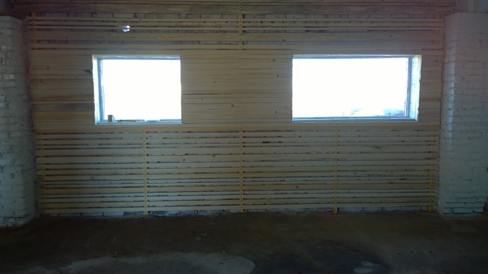 Реечная стена из обрезков дерева