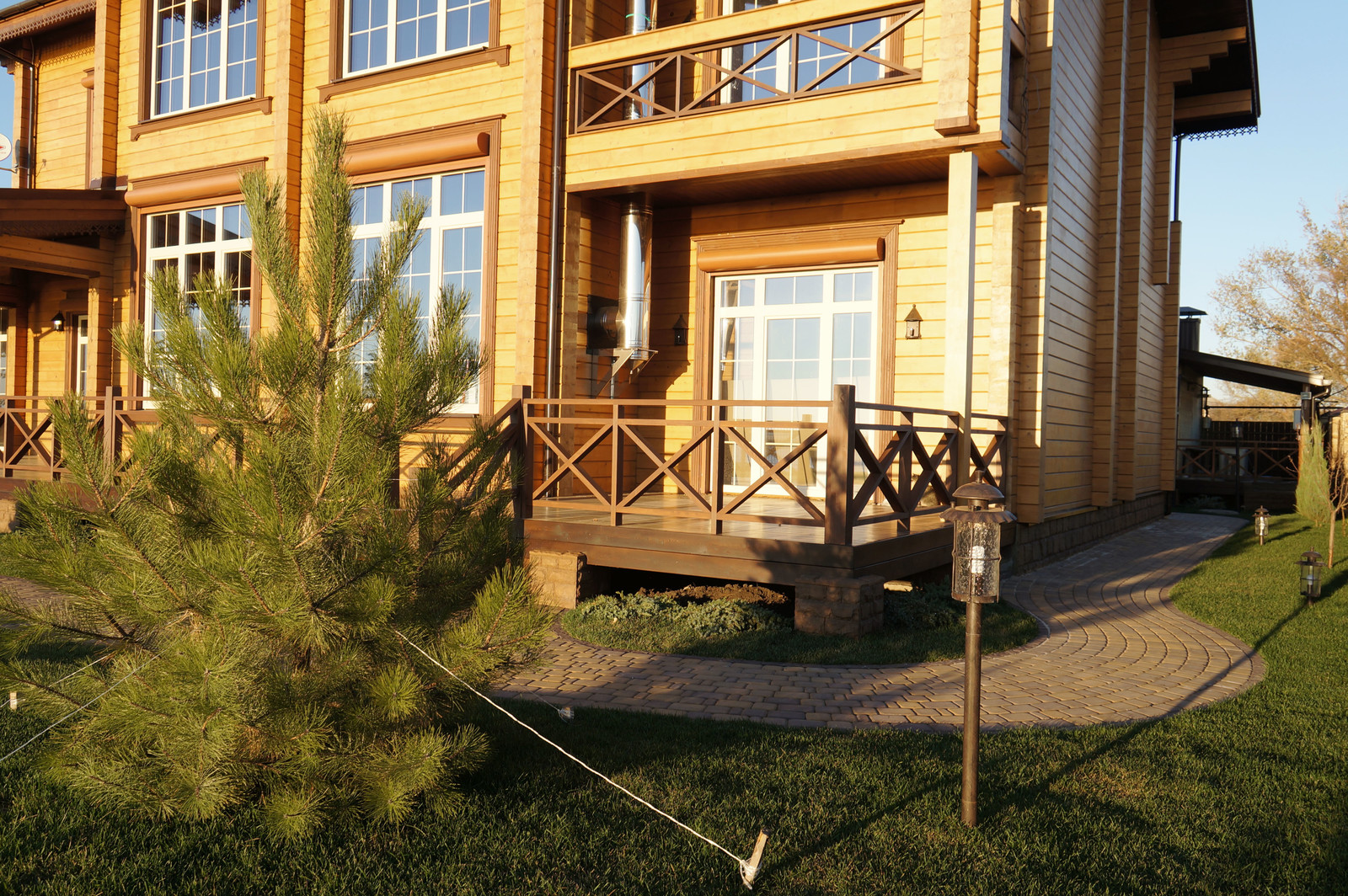 Интерьер загородного дома и ландшафт