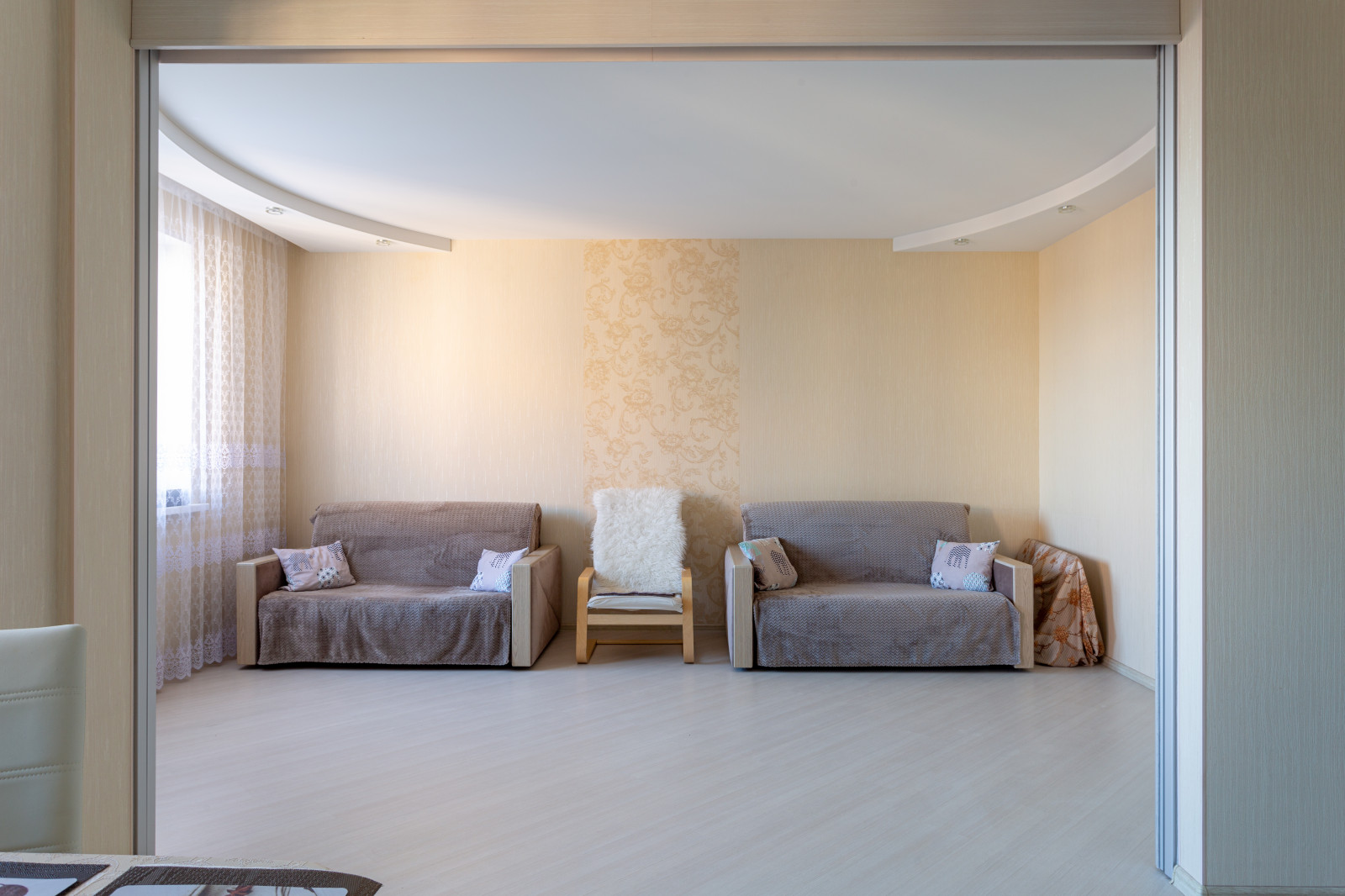 Разделение кухни с гостиной