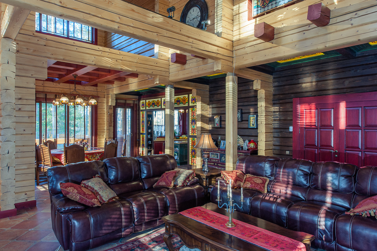 Дом с витражами