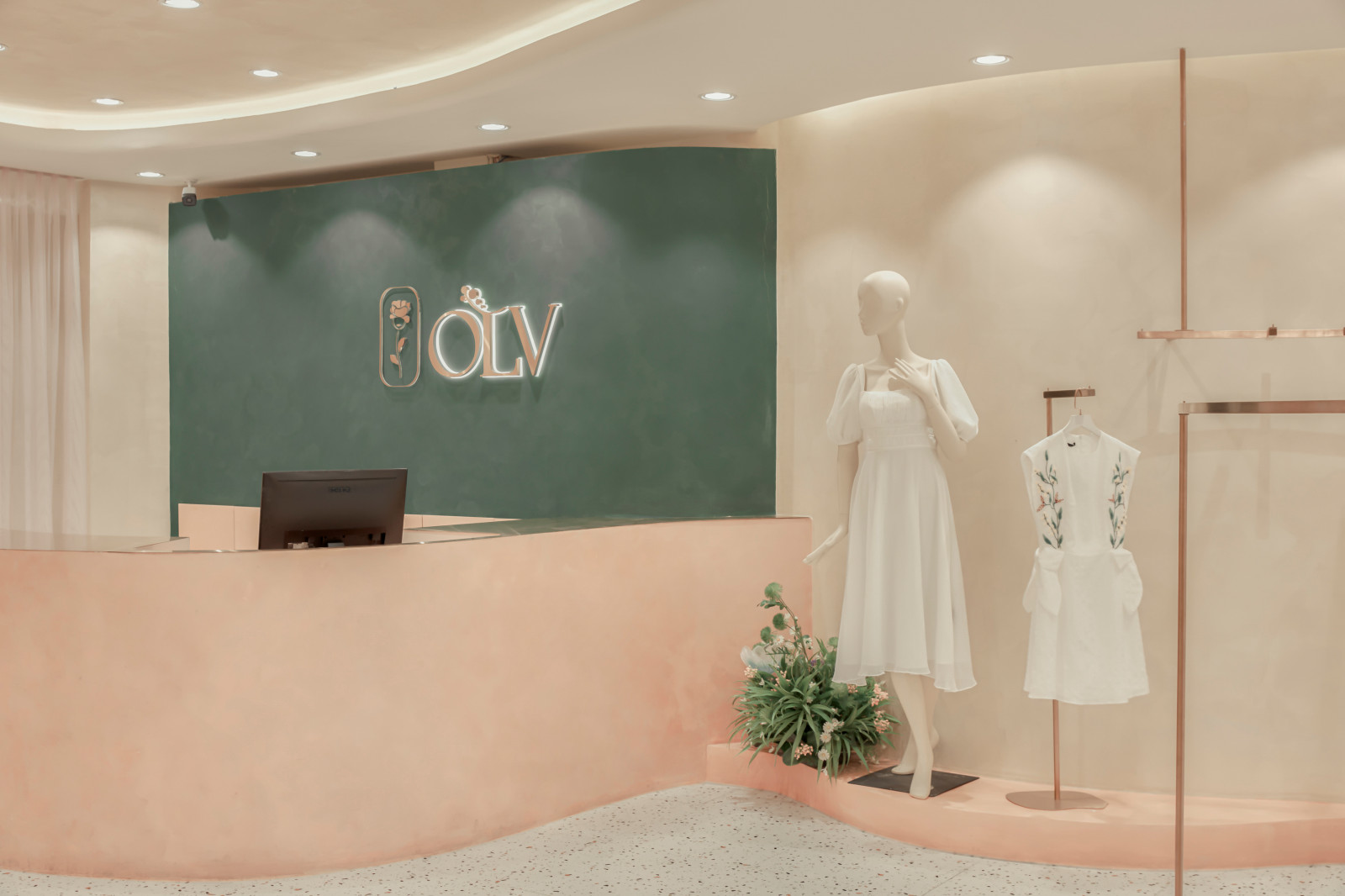 Обложка проекта: Магазин женской одежды, обуви и аксессуаров  OLV