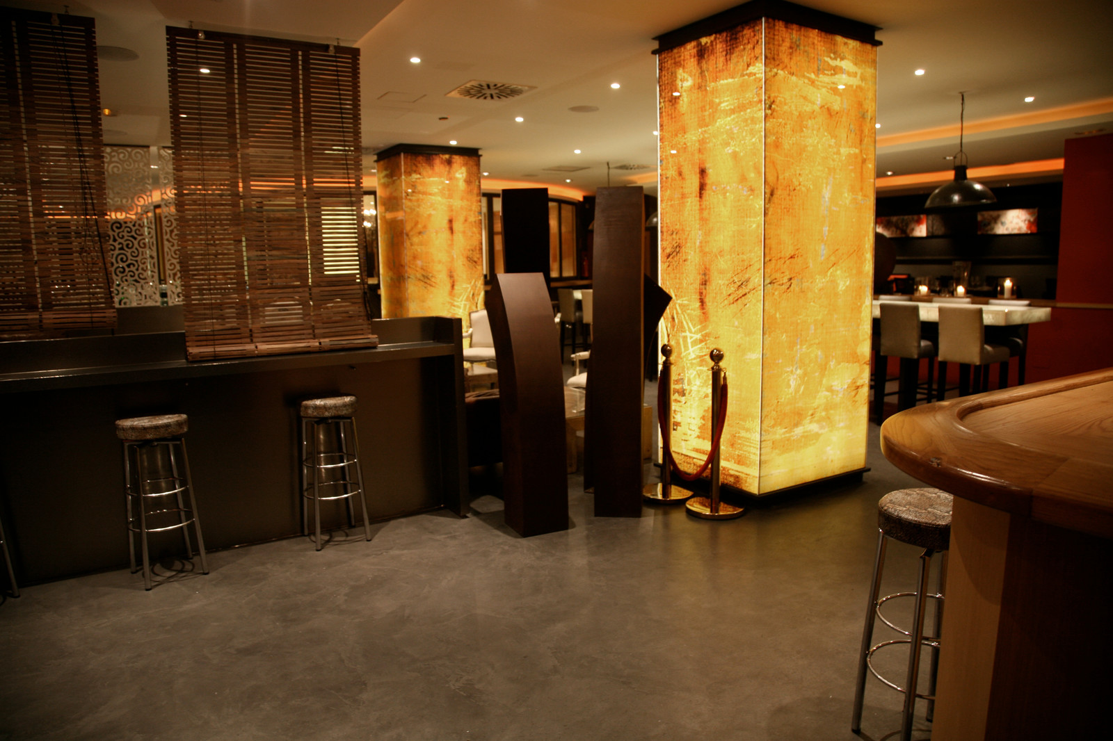 Обложка проекта: Микроцемент (микробетон) для напольных покрытий с высоким транзитом