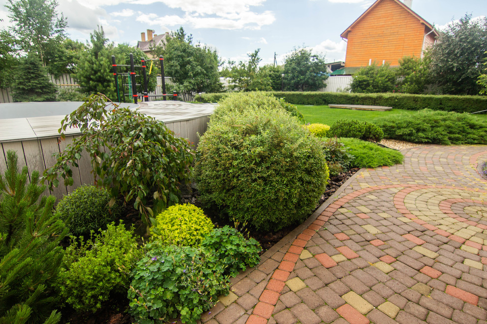 Сад с зеленой крышей