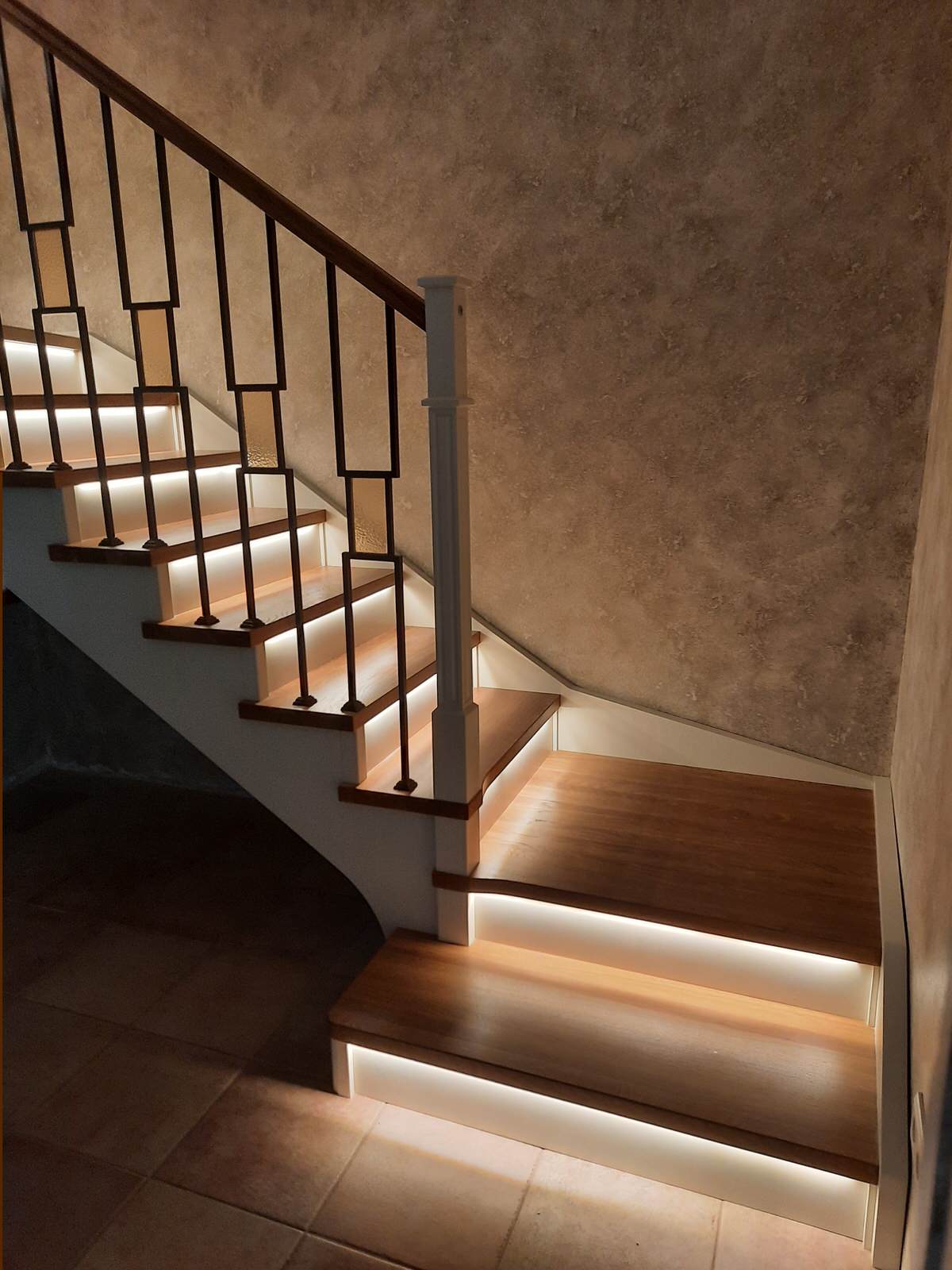 Деревянная лестница в квартире