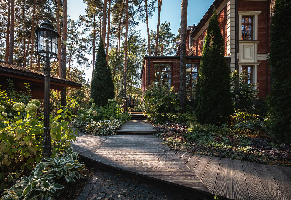 Сад в лесу в Московской области