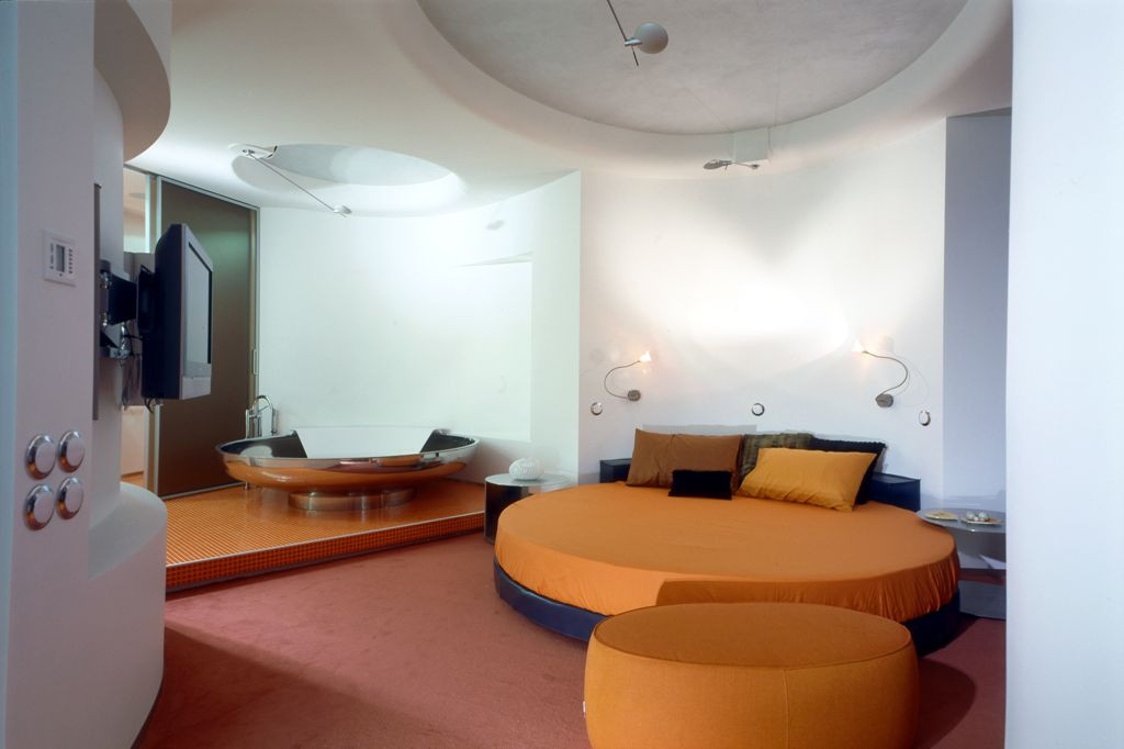 Квартира на проспекте Жукова: Спальня с ванной