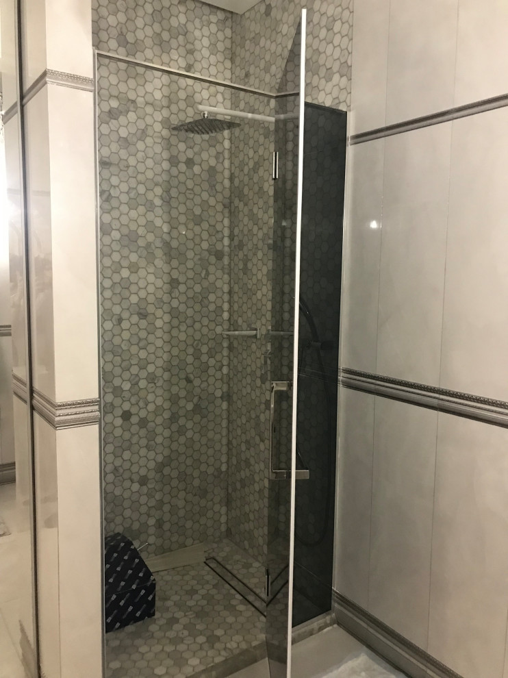 Душевые из стекла grey в Екатеринбурге