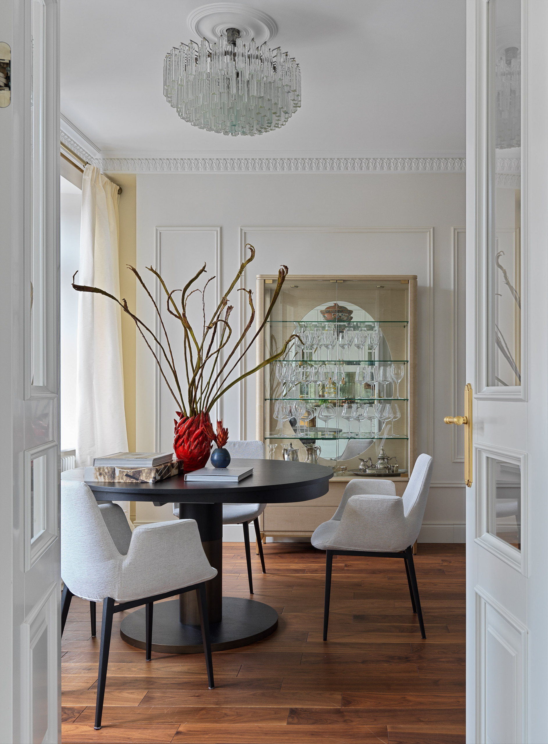 Houzz тур: Нежная классика для семьи с тремя дочерьми