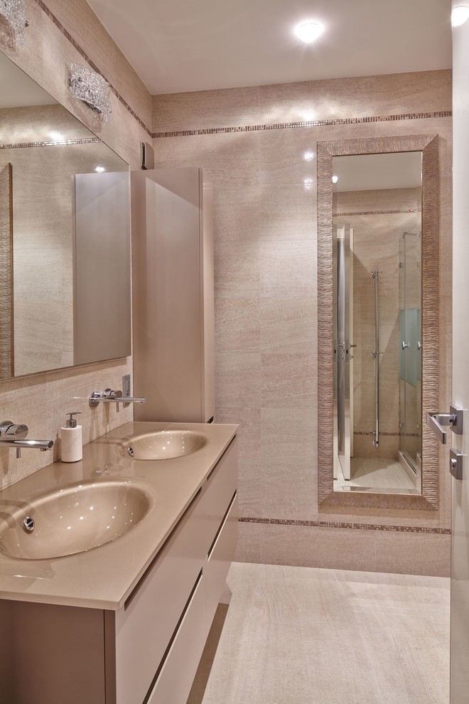 Houzz тур: Двухуровневая квартира с изящной обстановкой и арт-лестницей