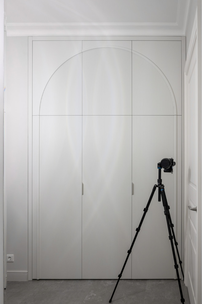 Шкаф с декоративной аркой