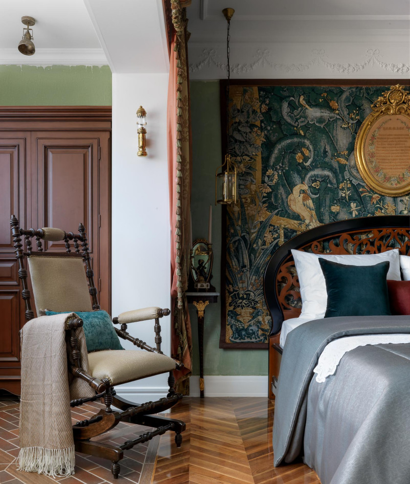 КВАРТИРА С АНТИКВАРНОЙ МЕБЕЛЬЮ (90 М.КВ) И ПРЕДМЕТАМИ ИСКУССТВА