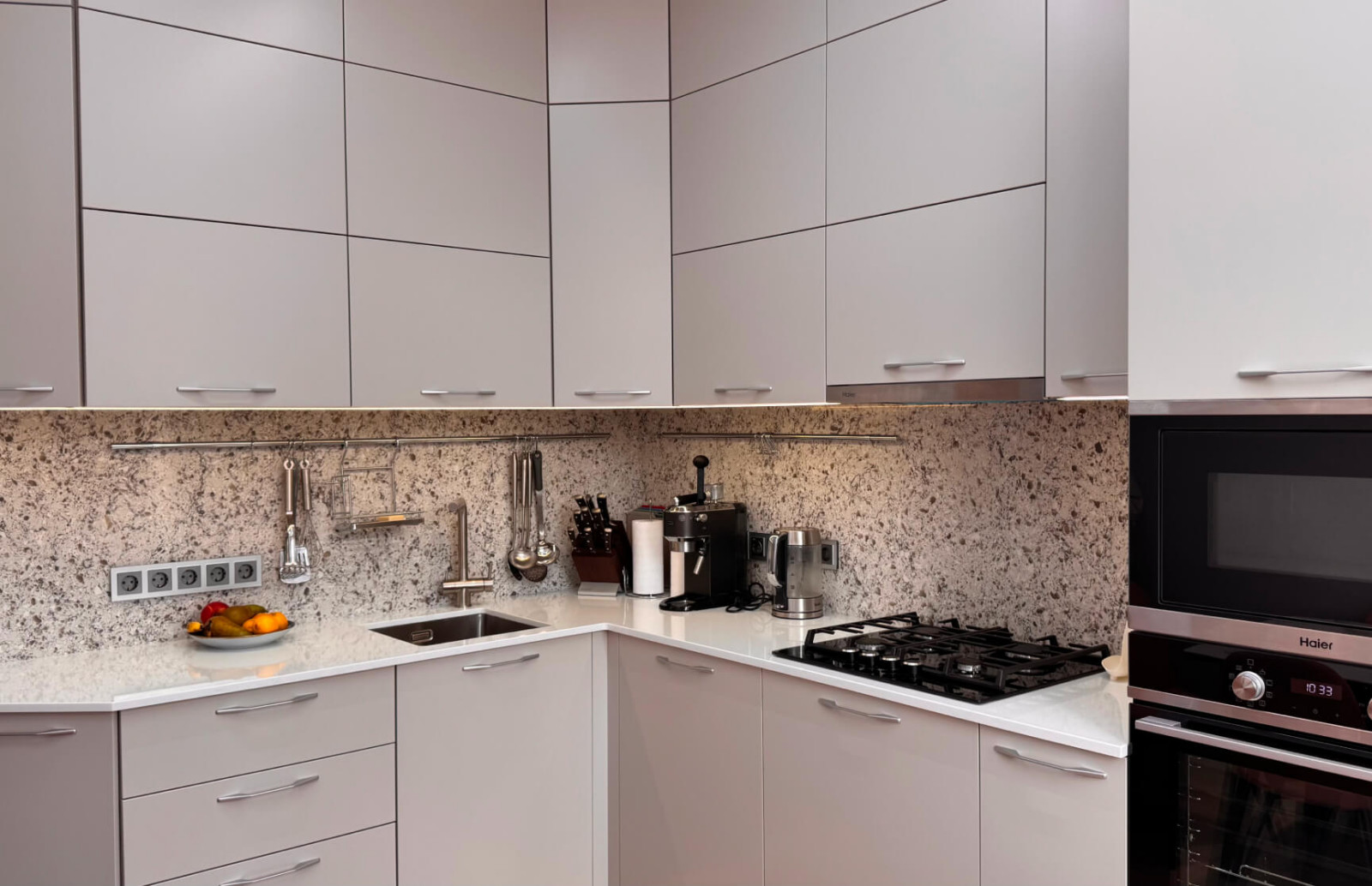 Обложка проекта: Современная кухня в цвете Серый Кашемир