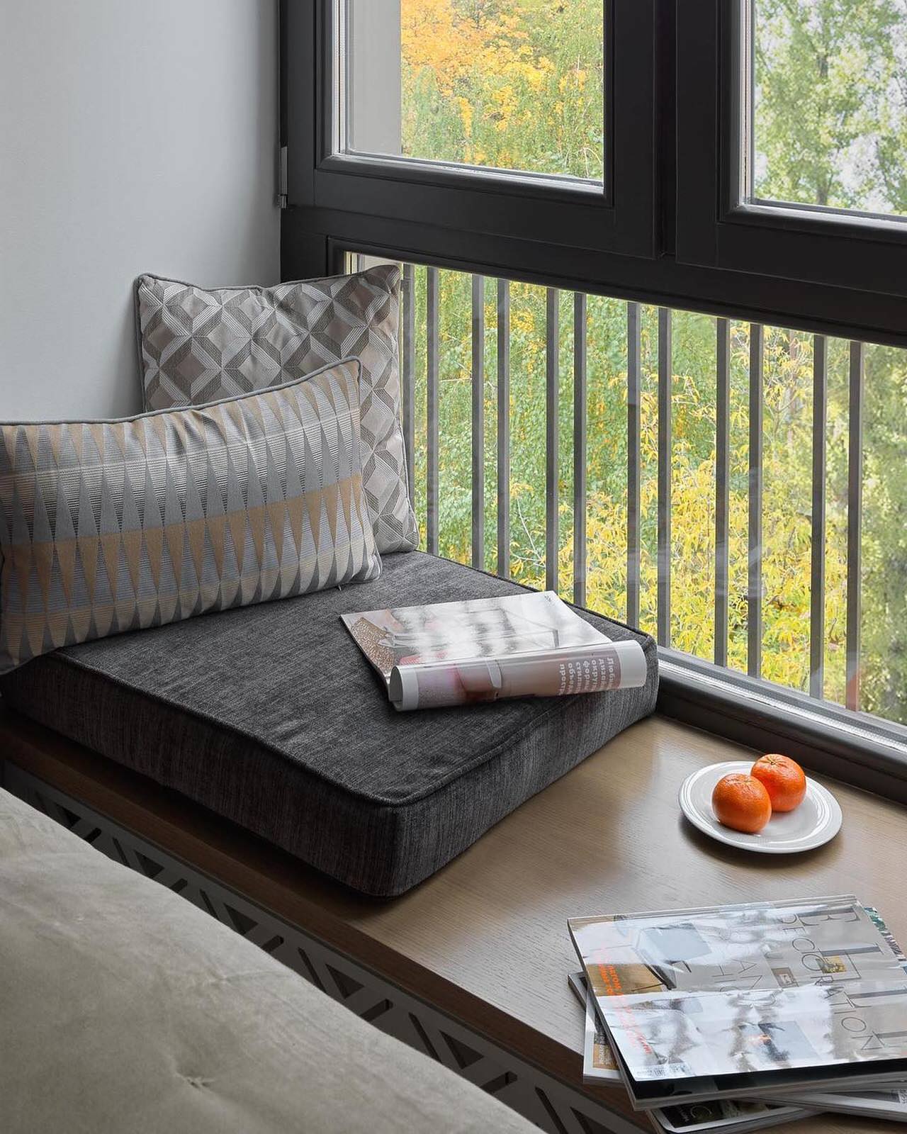 Интерьер ванной комнаты и спальни