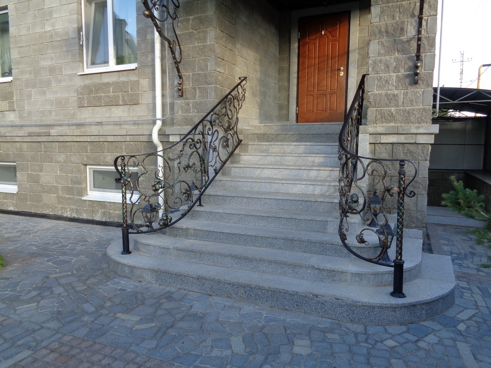 Оформление лестницы и потолка