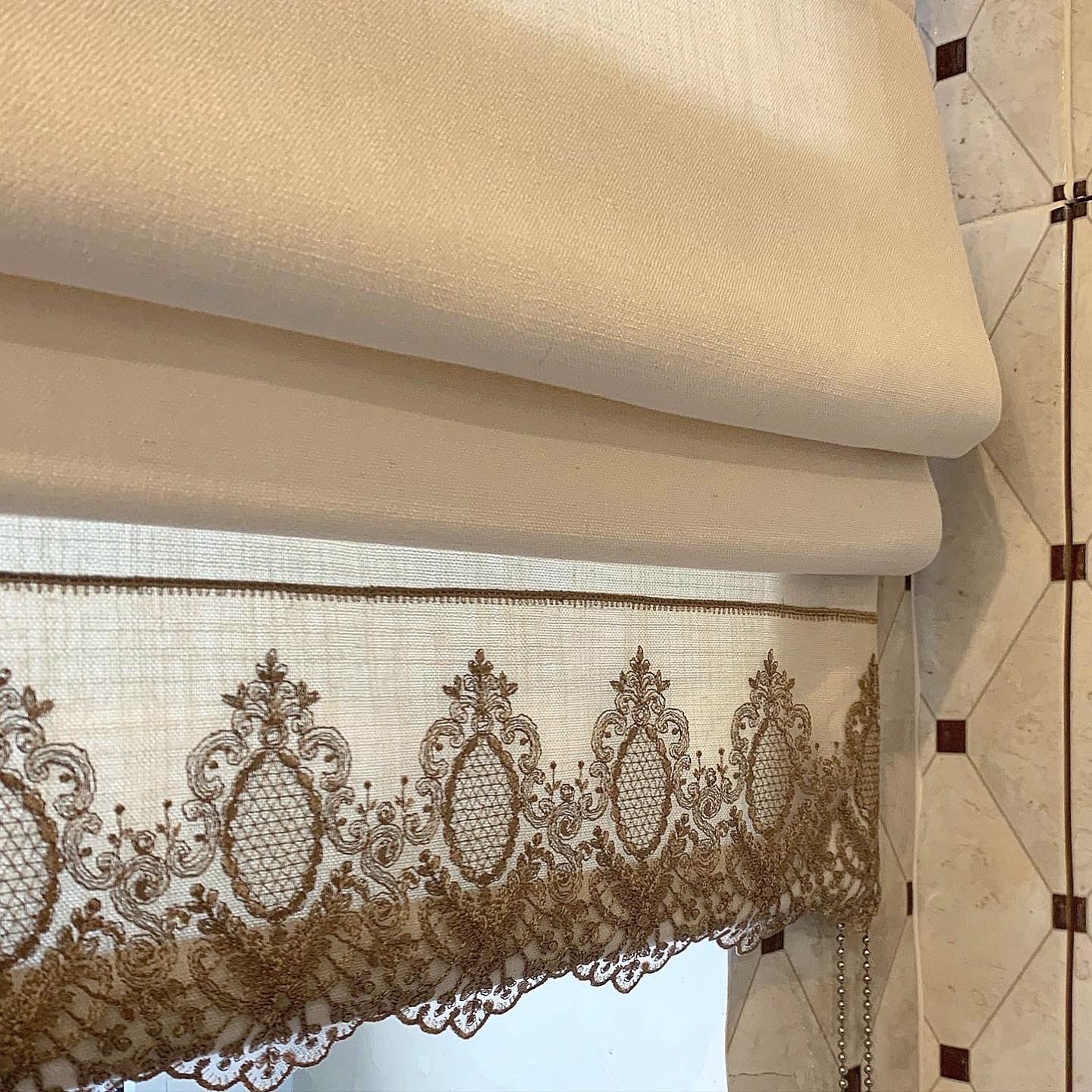 Текстильное оформление ванной комнаты в КП"Цветочный"