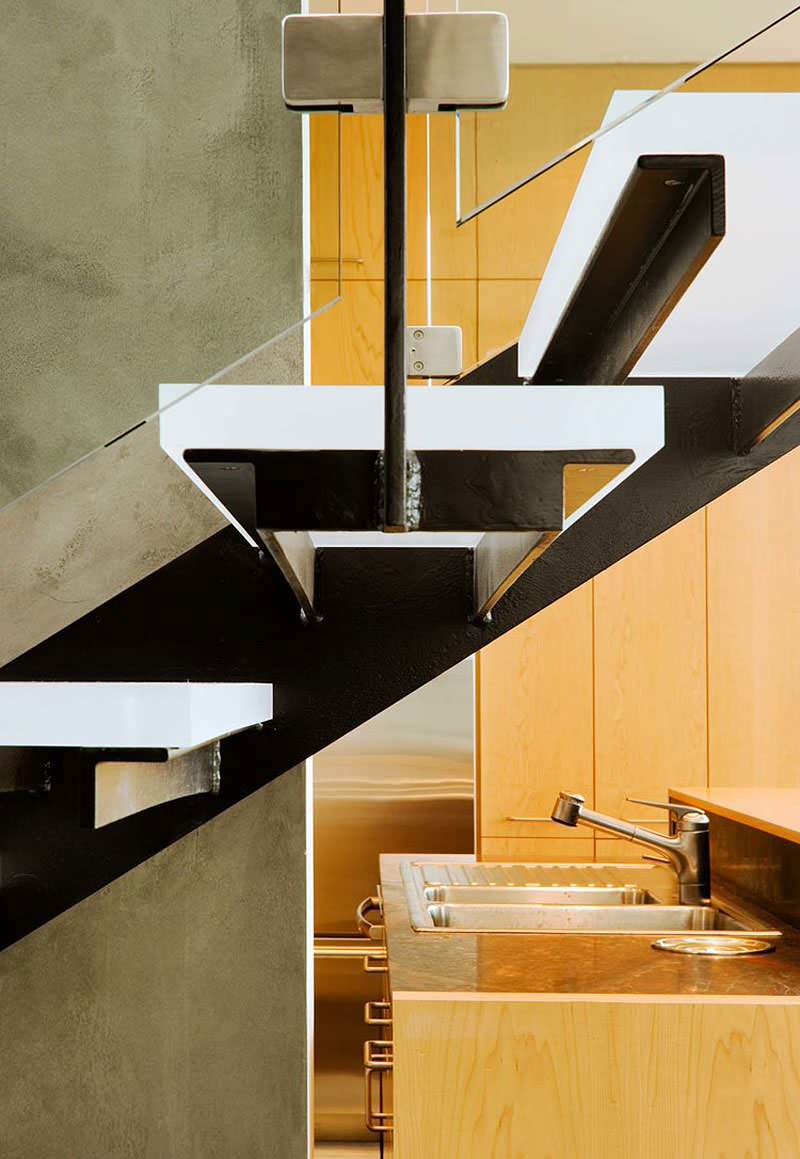 Стеклянное ограждение лестницы