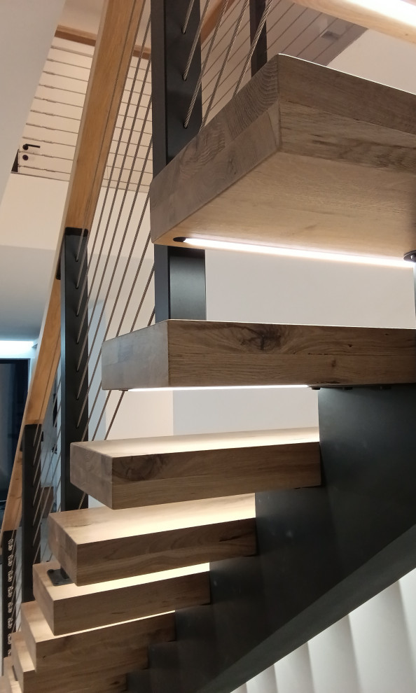 Лестница в стиле LOFT центральной балке