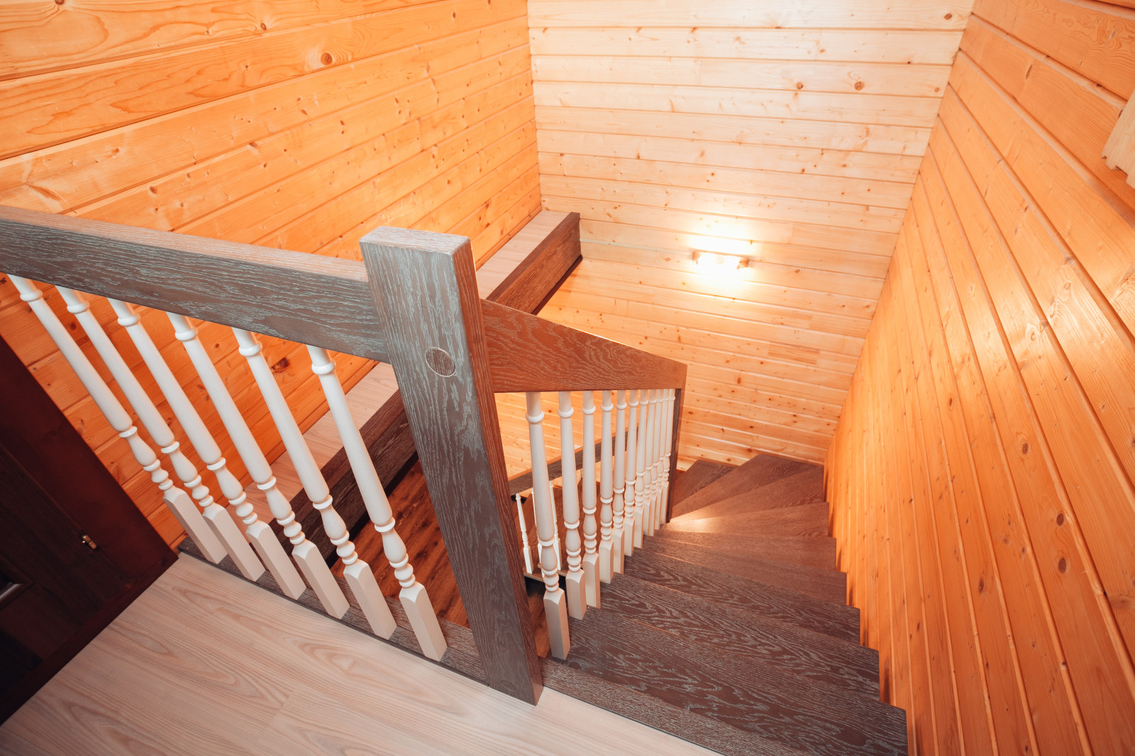 Лестница на металлическом косоуре и больцах в д. Уржумка Звениговского района