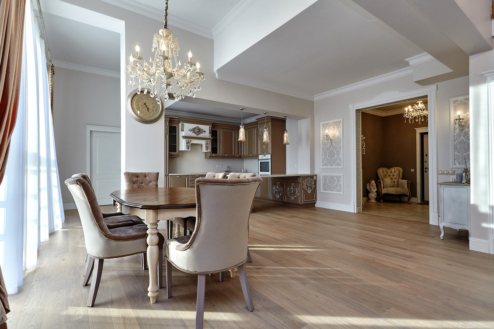 033 Квартира в высотном доме с выходом на крышу.