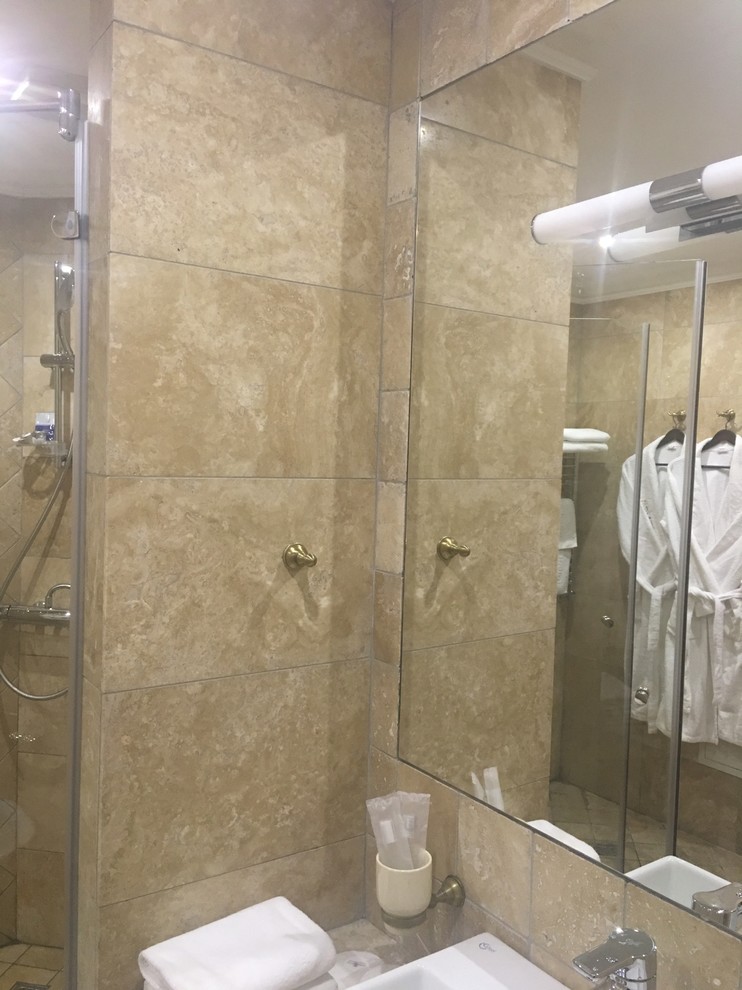 Травертин в ванной