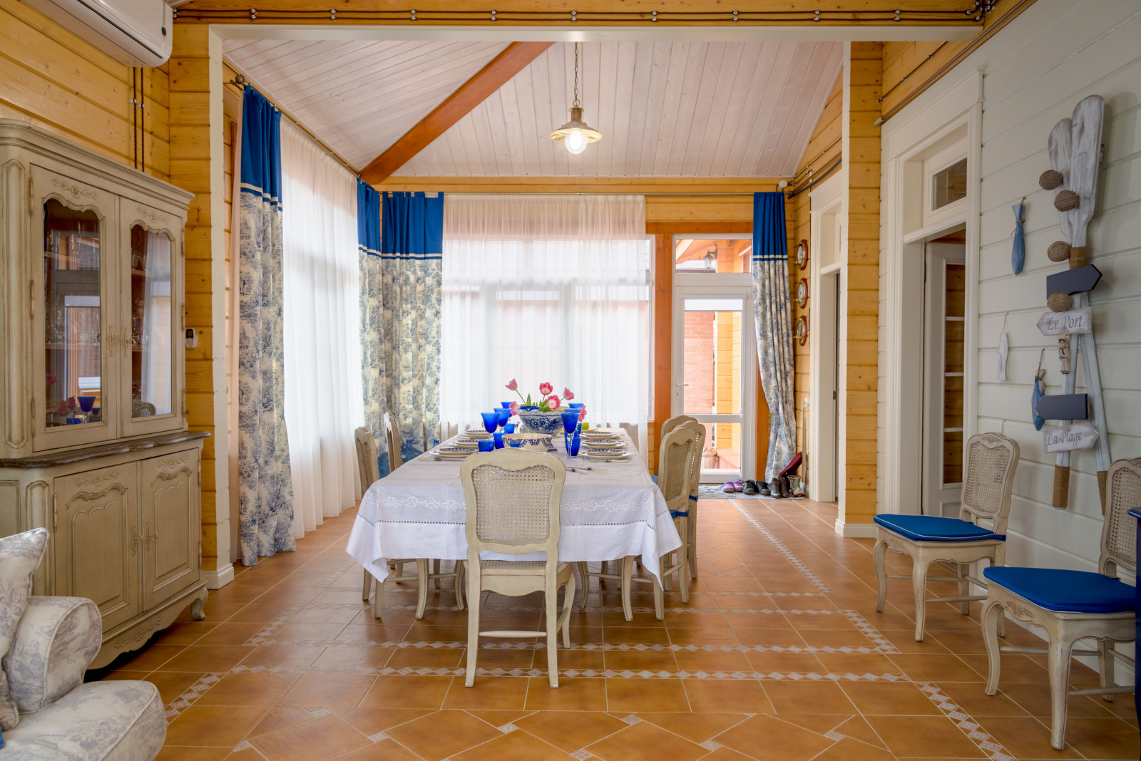 Деревянный дом в стиле  Кантри (230 кв м)