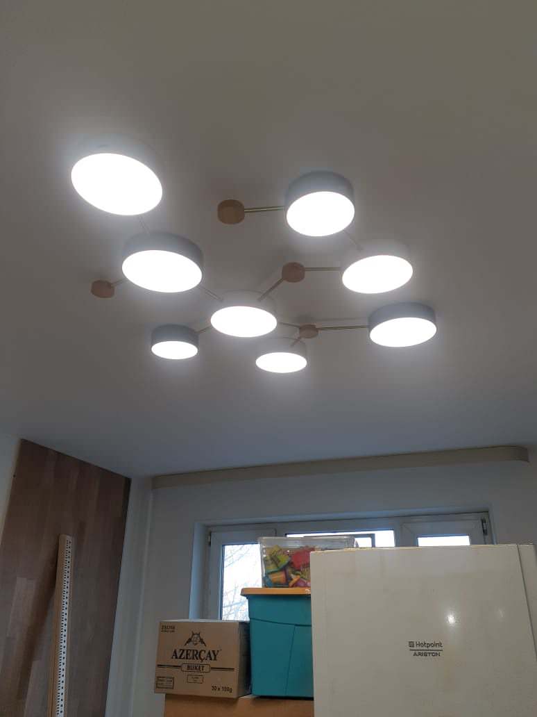 Люстра в маленькой спальной