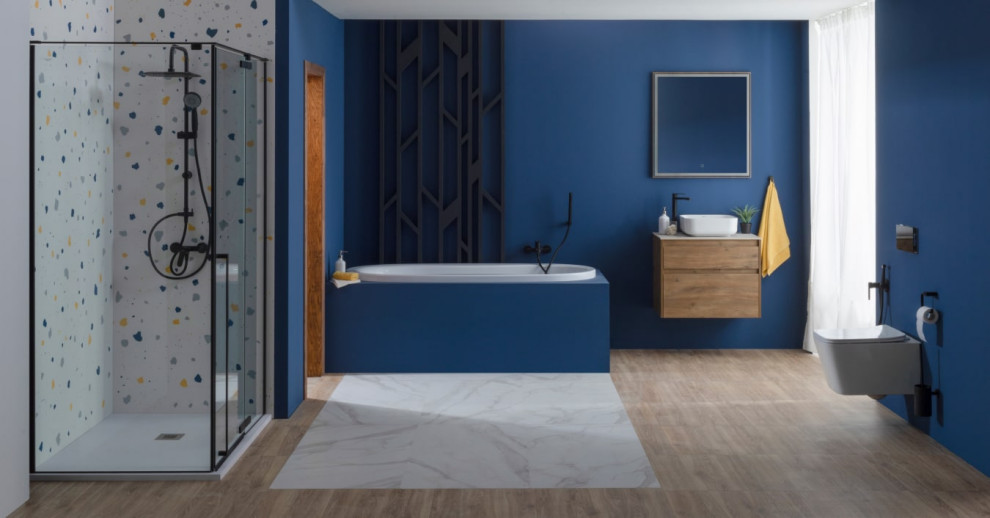 Яркая ванная комната для загородного дома