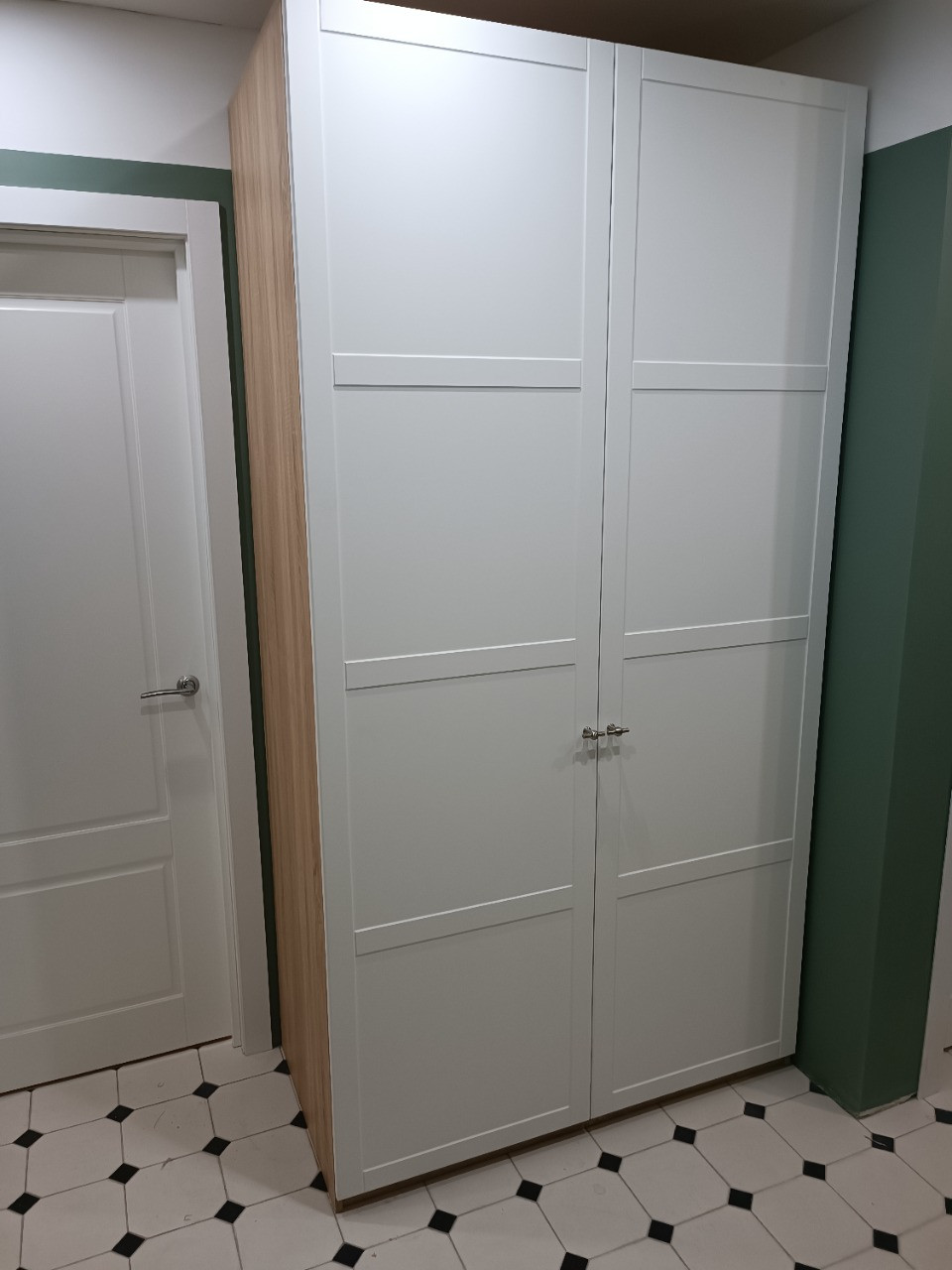 Распашные шкафы