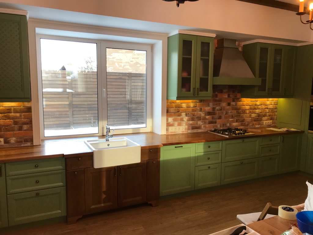 Обложка проекта: Кухня с фасадами из массива дуба, корпуса - березовая фанера