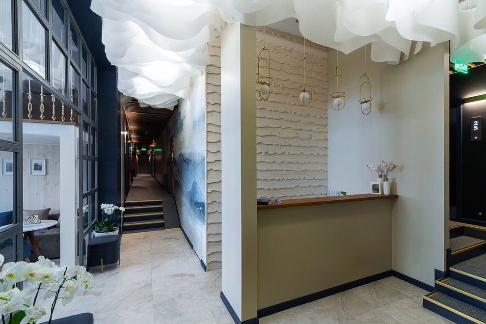 Оформление холла гостиницы Lido Central