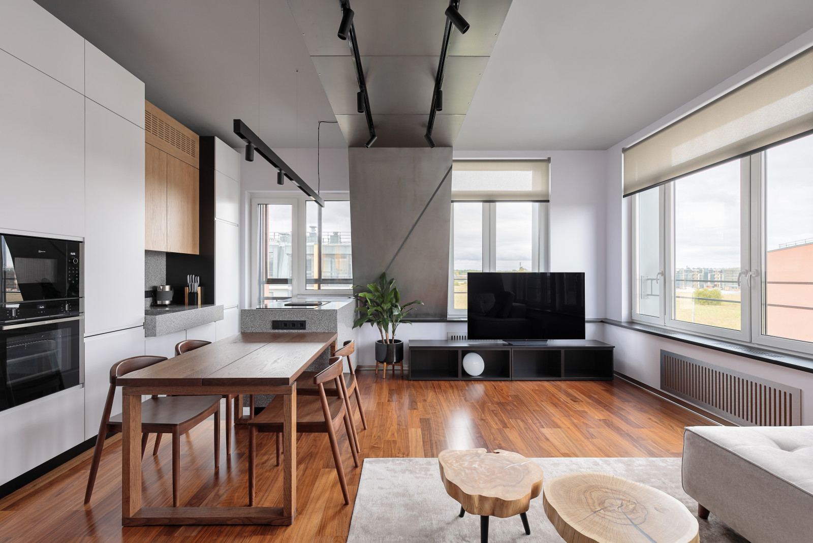 Модная квартира с балками на потолке