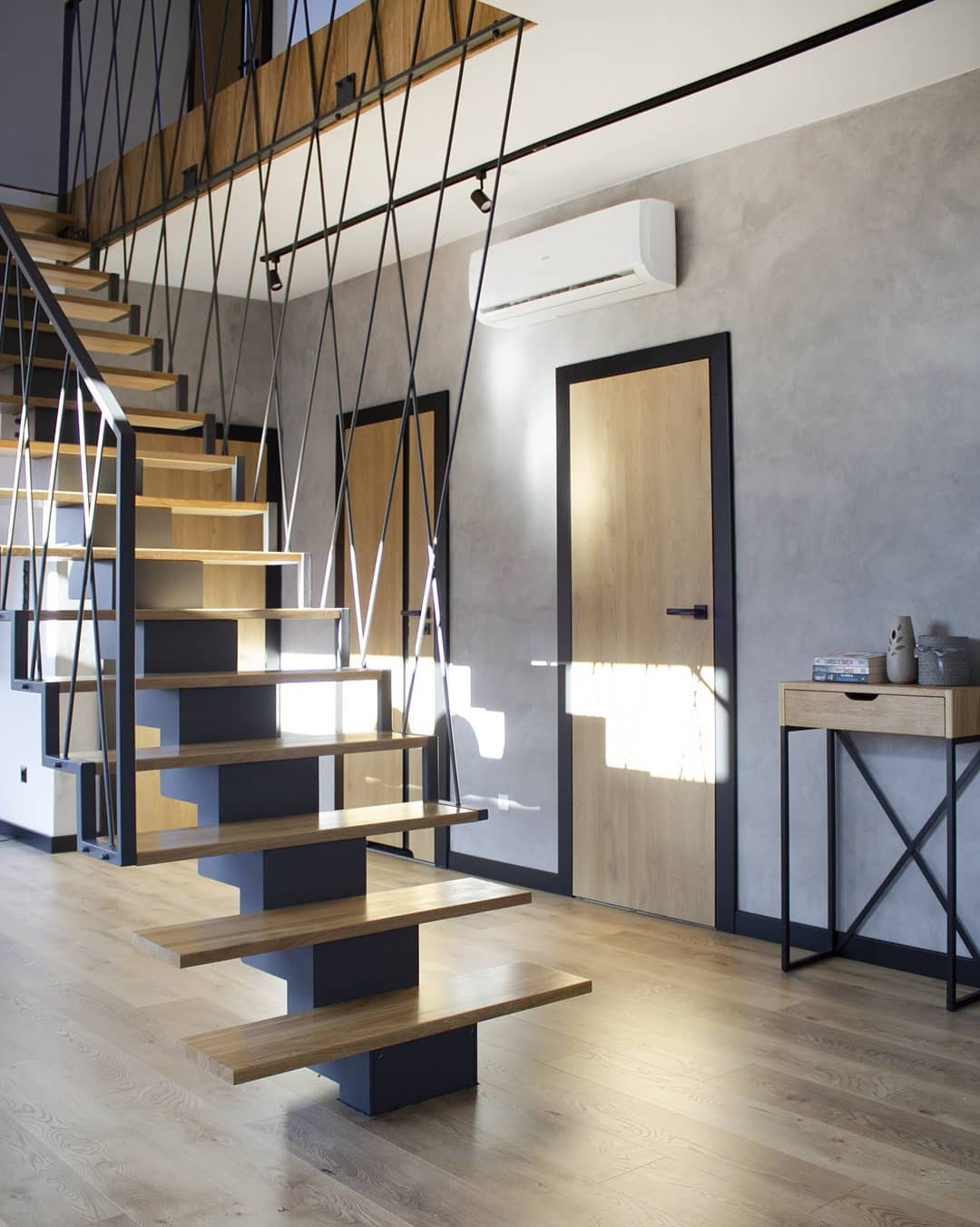 Дизайнерская лестница в стиле лофт