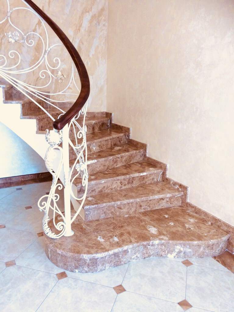 Обложка проекта: Лестница из испанского мрамора IMPERADOR BROWN