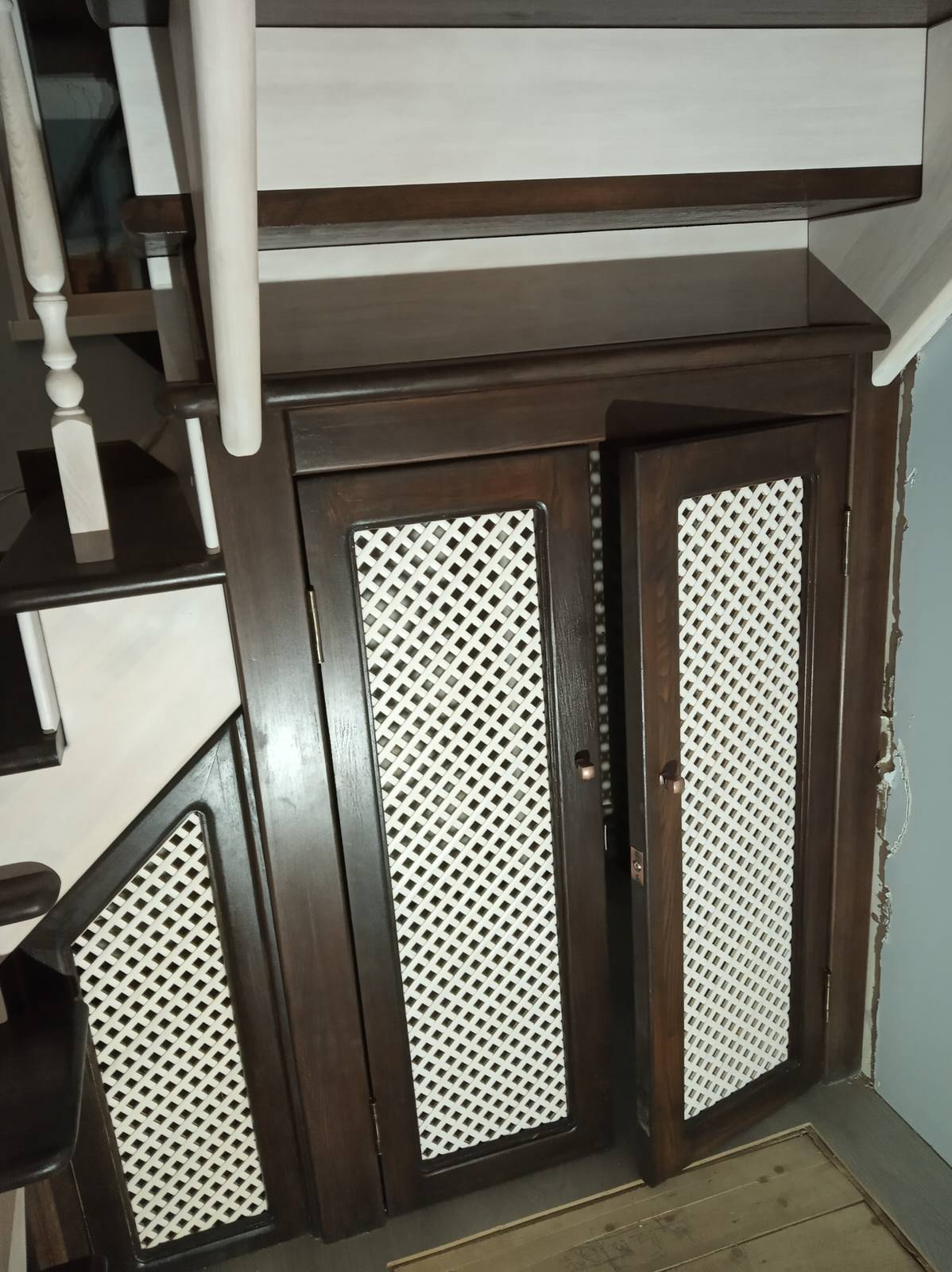 Лестница трехмаршевая из бука