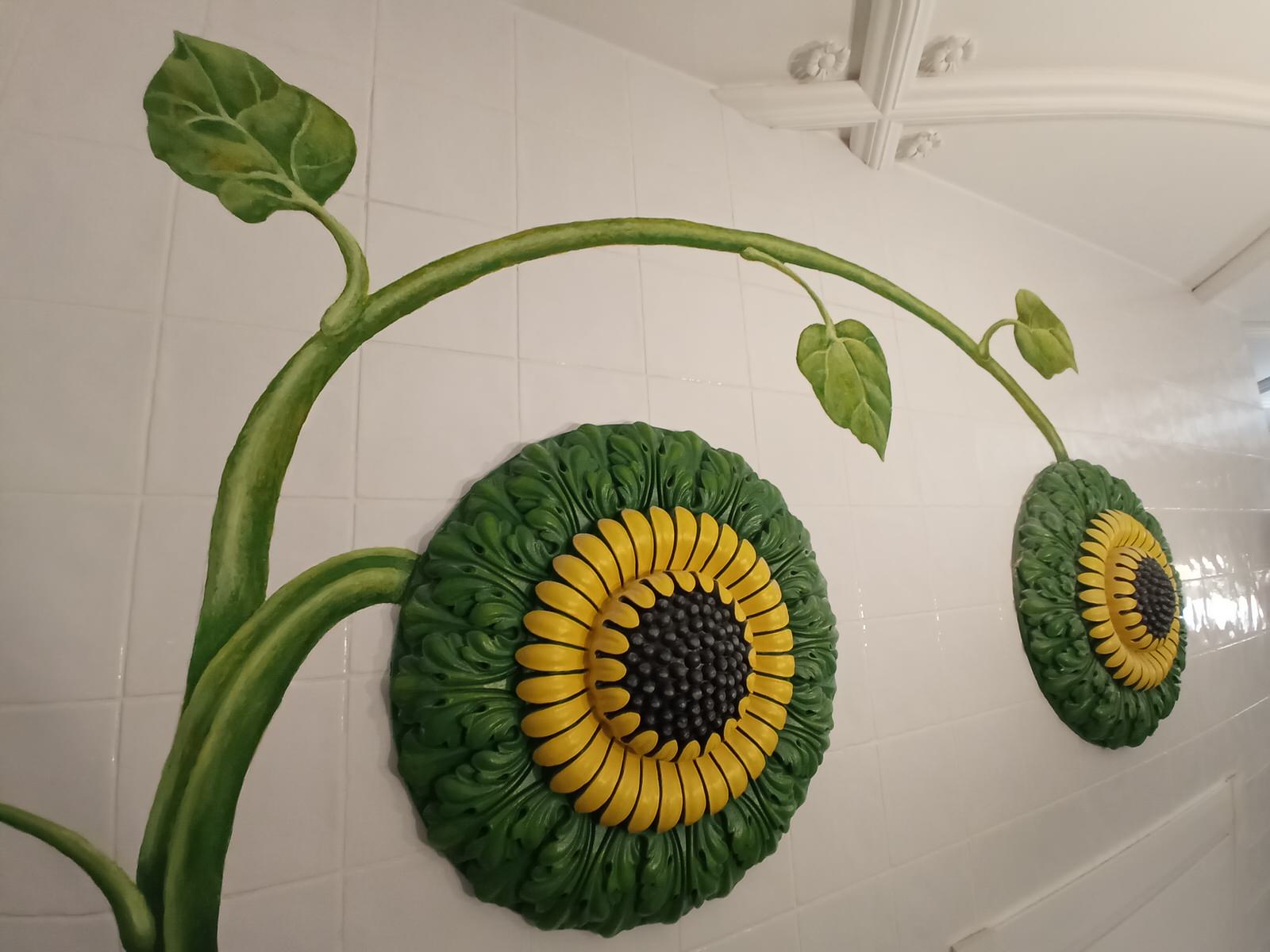 Рельефно-живописное панно в холле квартиры