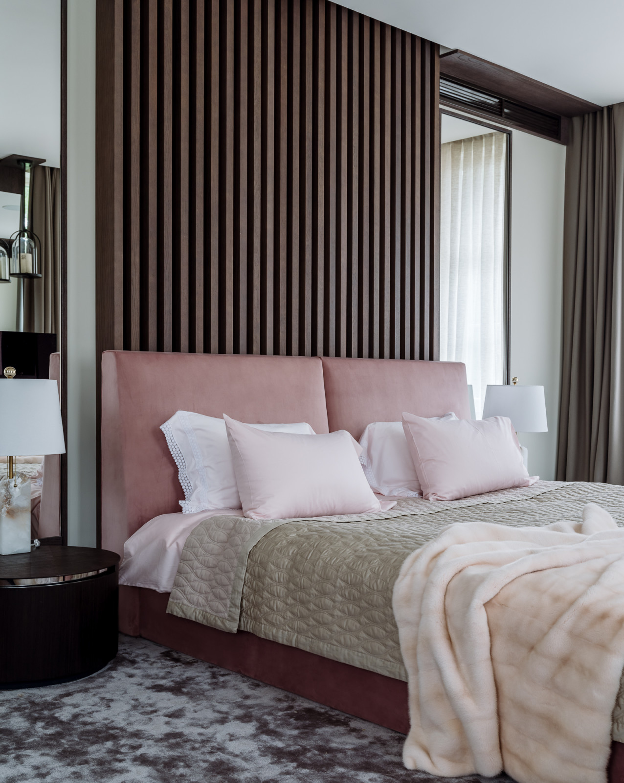 Гардеробные, камин, двери и премиум мебель / ГОРКИ-8