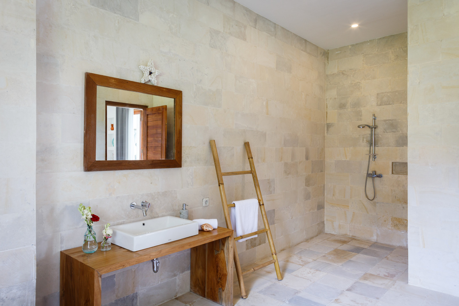 Вилла All Saints