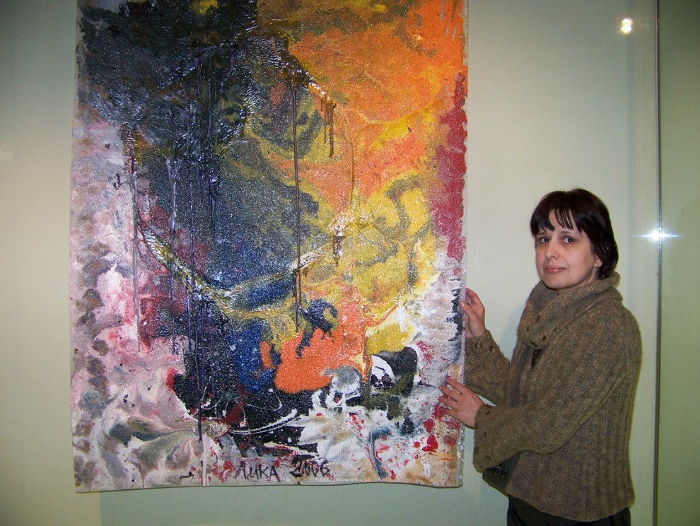 На фоне картин Лики Волчек