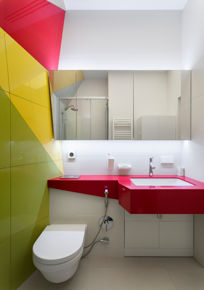 On the verge of illusion