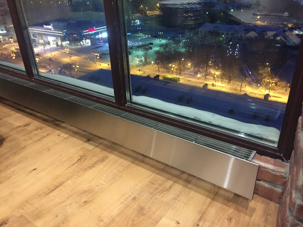 Гостиная, конвекторы отопления панорамных окон